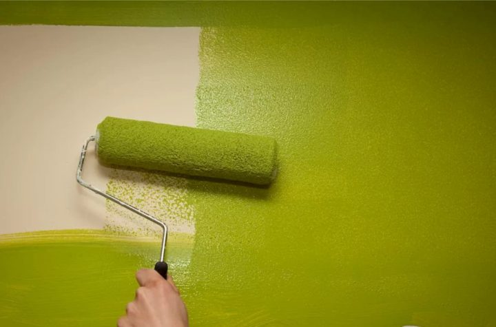 как покрасить стены не смывая побелку
